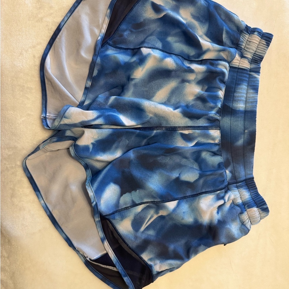 Lululemon vintage shorty Hot short size 6 2.5” inseam